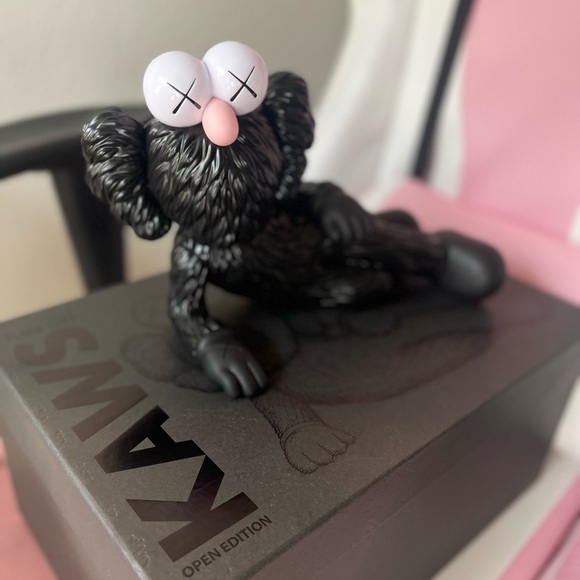 Kaws - Picture 2 of 3